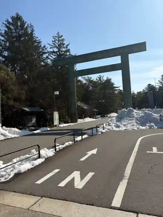 石川護國神社の{uncategorized: "未分類", other: "その他", undefined: "問題あり", building: "その他建物", grave: "お墓", sacred_gate: "鳥居", guardian: "狛犬", statue: "像", buddha: "仏像", history: "歴史", nature: "自然", garden: "庭園", animal: "動物", pagoda: "塔", temizu: "手水舎", mountain_gate: "山門・神門", sanctuary: "本殿・本堂", subordinate: "末社・摂社", art: "芸術", scenery: "景色", jizo: "地蔵", ema: "絵馬", goshuin: "御朱印", omikuji: "おみくじ", items: "授与品その他", amulet: "お守り", goshuincho: "御朱印帳", eats: "食事", festival: "お祭り", votive_dance: "神楽", shichigosan: "七五三参", wedding: "結婚式", experience: "体験その他", initially: "初詣", around: "周辺", anti_infection: "感染症対策"}