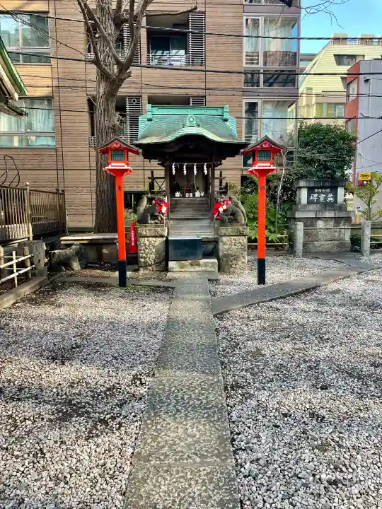 銀杏八幡宮の{uncategorized: "未分類", other: "その他", undefined: "問題あり", building: "その他建物", grave: "お墓", sacred_gate: "鳥居", guardian: "狛犬", statue: "像", buddha: "仏像", history: "歴史", nature: "自然", garden: "庭園", animal: "動物", pagoda: "塔", temizu: "手水舎", mountain_gate: "山門・神門", sanctuary: "本殿・本堂", subordinate: "末社・摂社", art: "芸術", scenery: "景色", jizo: "地蔵", ema: "絵馬", goshuin: "御朱印", omikuji: "おみくじ", items: "授与品その他", amulet: "お守り", goshuincho: "御朱印帳", eats: "食事", festival: "お祭り", votive_dance: "神楽", shichigosan: "七五三参", wedding: "結婚式", experience: "体験その他", initially: "初詣", around: "周辺", anti_infection: "感染症対策"}