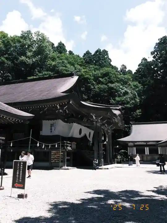 戸隠神社中社の{uncategorized: "未分類", other: "その他", undefined: "問題あり", building: "その他建物", grave: "お墓", sacred_gate: "鳥居", guardian: "狛犬", statue: "像", buddha: "仏像", history: "歴史", nature: "自然", garden: "庭園", animal: "動物", pagoda: "塔", temizu: "手水舎", mountain_gate: "山門・神門", sanctuary: "本殿・本堂", subordinate: "末社・摂社", art: "芸術", scenery: "景色", jizo: "地蔵", ema: "絵馬", goshuin: "御朱印", omikuji: "おみくじ", items: "授与品その他", amulet: "お守り", goshuincho: "御朱印帳", eats: "食事", festival: "お祭り", votive_dance: "神楽", shichigosan: "七五三参", wedding: "結婚式", experience: "体験その他", initially: "初詣", around: "周辺", anti_infection: "感染症対策"}