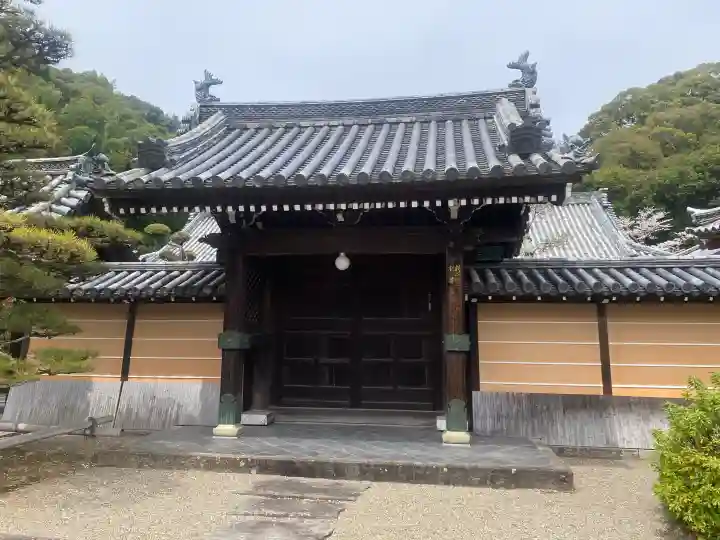 粉河寺の{uncategorized: "未分類", other: "その他", undefined: "問題あり", building: "その他建物", grave: "お墓", sacred_gate: "鳥居", guardian: "狛犬", statue: "像", buddha: "仏像", history: "歴史", nature: "自然", garden: "庭園", animal: "動物", pagoda: "塔", temizu: "手水舎", mountain_gate: "山門・神門", sanctuary: "本殿・本堂", subordinate: "末社・摂社", art: "芸術", scenery: "景色", jizo: "地蔵", ema: "絵馬", goshuin: "御朱印", omikuji: "おみくじ", items: "授与品その他", amulet: "お守り", goshuincho: "御朱印帳", eats: "食事", festival: "お祭り", votive_dance: "神楽", shichigosan: "七五三参", wedding: "結婚式", experience: "体験その他", initially: "初詣", around: "周辺", anti_infection: "感染症対策"}
