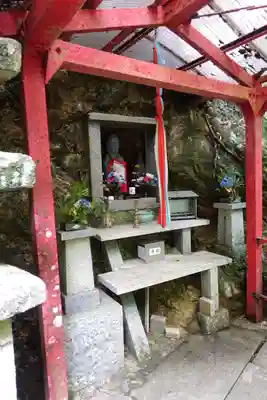 満願滝弁財天の末社・摂社