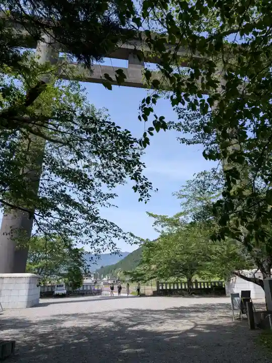 大斎原(熊野本宮大社旧社地)の{uncategorized: "未分類", other: "その他", undefined: "問題あり", building: "その他建物", grave: "お墓", sacred_gate: "鳥居", guardian: "狛犬", statue: "像", buddha: "仏像", history: "歴史", nature: "自然", garden: "庭園", animal: "動物", pagoda: "塔", temizu: "手水舎", mountain_gate: "山門・神門", sanctuary: "本殿・本堂", subordinate: "末社・摂社", art: "芸術", scenery: "景色", jizo: "地蔵", ema: "絵馬", goshuin: "御朱印", omikuji: "おみくじ", items: "授与品その他", amulet: "お守り", goshuincho: "御朱印帳", eats: "食事", festival: "お祭り", votive_dance: "神楽", shichigosan: "七五三参", wedding: "結婚式", experience: "体験その他", initially: "初詣", around: "周辺", anti_infection: "感染症対策"}