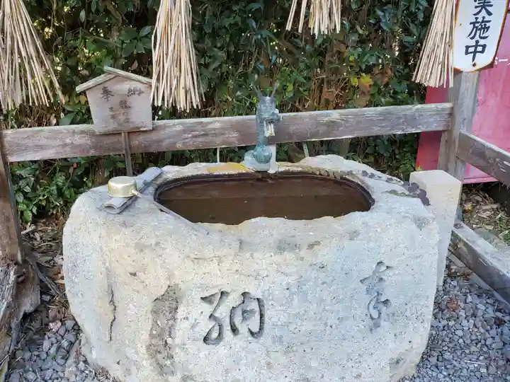 二村神社の手水舎
