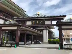 川崎大師（平間寺）の山門