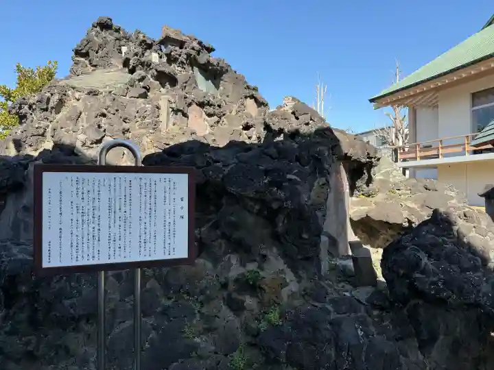 豊受神社の{uncategorized: "未分類", other: "その他", undefined: "問題あり", building: "その他建物", grave: "お墓", sacred_gate: "鳥居", guardian: "狛犬", statue: "像", buddha: "仏像", history: "歴史", nature: "自然", garden: "庭園", animal: "動物", pagoda: "塔", temizu: "手水舎", mountain_gate: "山門・神門", sanctuary: "本殿・本堂", subordinate: "末社・摂社", art: "芸術", scenery: "景色", jizo: "地蔵", ema: "絵馬", goshuin: "御朱印", omikuji: "おみくじ", items: "授与品その他", amulet: "お守り", goshuincho: "御朱印帳", eats: "食事", festival: "お祭り", votive_dance: "神楽", shichigosan: "七五三参", wedding: "結婚式", experience: "体験その他", initially: "初詣", around: "周辺", anti_infection: "感染症対策"}