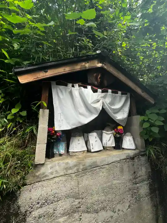 地蔵院の{uncategorized: "未分類", other: "その他", undefined: "問題あり", building: "その他建物", grave: "お墓", sacred_gate: "鳥居", guardian: "狛犬", statue: "像", buddha: "仏像", history: "歴史", nature: "自然", garden: "庭園", animal: "動物", pagoda: "塔", temizu: "手水舎", mountain_gate: "山門・神門", sanctuary: "本殿・本堂", subordinate: "末社・摂社", art: "芸術", scenery: "景色", jizo: "地蔵", ema: "絵馬", goshuin: "御朱印", omikuji: "おみくじ", items: "授与品その他", amulet: "お守り", goshuincho: "御朱印帳", eats: "食事", festival: "お祭り", votive_dance: "神楽", shichigosan: "七五三参", wedding: "結婚式", experience: "体験その他", initially: "初詣", around: "周辺", anti_infection: "感染症対策"}