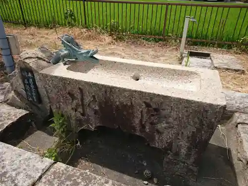 八剱社（莪原町）の手水舎