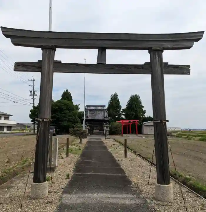 八幡神社の{uncategorized: "未分類", other: "その他", undefined: "問題あり", building: "その他建物", grave: "お墓", sacred_gate: "鳥居", guardian: "狛犬", statue: "像", buddha: "仏像", history: "歴史", nature: "自然", garden: "庭園", animal: "動物", pagoda: "塔", temizu: "手水舎", mountain_gate: "山門・神門", sanctuary: "本殿・本堂", subordinate: "末社・摂社", art: "芸術", scenery: "景色", jizo: "地蔵", ema: "絵馬", goshuin: "御朱印", omikuji: "おみくじ", items: "授与品その他", amulet: "お守り", goshuincho: "御朱印帳", eats: "食事", festival: "お祭り", votive_dance: "神楽", shichigosan: "七五三参", wedding: "結婚式", experience: "体験その他", initially: "初詣", around: "周辺", anti_infection: "感染症対策"}