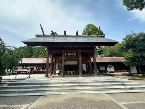 射水神社の本殿