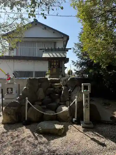 玉三稲荷神社の{uncategorized: "未分類", other: "その他", undefined: "問題あり", building: "その他建物", grave: "お墓", sacred_gate: "鳥居", guardian: "狛犬", statue: "像", buddha: "仏像", history: "歴史", nature: "自然", garden: "庭園", animal: "動物", pagoda: "塔", temizu: "手水舎", mountain_gate: "山門・神門", sanctuary: "本殿・本堂", subordinate: "末社・摂社", art: "芸術", scenery: "景色", jizo: "地蔵", ema: "絵馬", goshuin: "御朱印", omikuji: "おみくじ", items: "授与品その他", amulet: "お守り", goshuincho: "御朱印帳", eats: "食事", festival: "お祭り", votive_dance: "神楽", shichigosan: "七五三参", wedding: "結婚式", experience: "体験その他", initially: "初詣", around: "周辺", anti_infection: "感染症対策"}