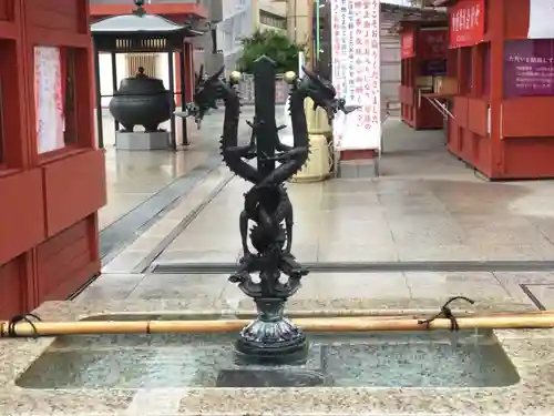 成田山横浜別院延命院の手水舎