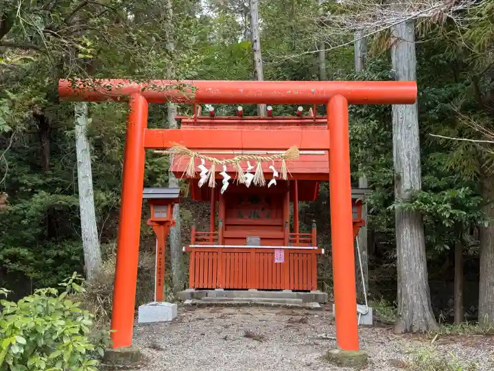 敢國神社の{uncategorized: "未分類", other: "その他", undefined: "問題あり", building: "その他建物", grave: "お墓", sacred_gate: "鳥居", guardian: "狛犬", statue: "像", buddha: "仏像", history: "歴史", nature: "自然", garden: "庭園", animal: "動物", pagoda: "塔", temizu: "手水舎", mountain_gate: "山門・神門", sanctuary: "本殿・本堂", subordinate: "末社・摂社", art: "芸術", scenery: "景色", jizo: "地蔵", ema: "絵馬", goshuin: "御朱印", omikuji: "おみくじ", items: "授与品その他", amulet: "お守り", goshuincho: "御朱印帳", eats: "食事", festival: "お祭り", votive_dance: "神楽", shichigosan: "七五三参", wedding: "結婚式", experience: "体験その他", initially: "初詣", around: "周辺", anti_infection: "感染症対策"}