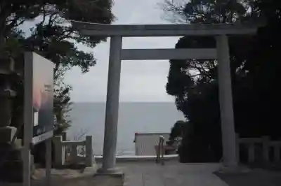 大洗磯前神社の{uncategorized: "未分類", other: "その他", undefined: "問題あり", building: "その他建物", grave: "お墓", sacred_gate: "鳥居", guardian: "狛犬", statue: "像", buddha: "仏像", history: "歴史", nature: "自然", garden: "庭園", animal: "動物", pagoda: "塔", temizu: "手水舎", mountain_gate: "山門・神門", sanctuary: "本殿・本堂", subordinate: "末社・摂社", art: "芸術", scenery: "景色", jizo: "地蔵", ema: "絵馬", goshuin: "御朱印", omikuji: "おみくじ", items: "授与品その他", amulet: "お守り", goshuincho: "御朱印帳", eats: "食事", festival: "お祭り", votive_dance: "神楽", shichigosan: "七五三参", wedding: "結婚式", experience: "体験その他", initially: "初詣", around: "周辺", anti_infection: "感染症対策"}
