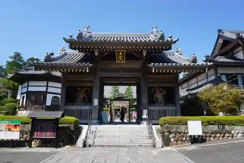秋葉總本殿可睡斎の山門・神門