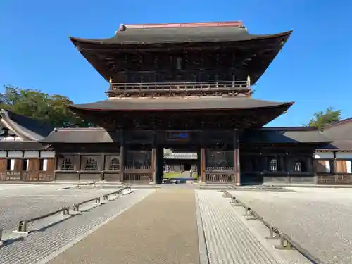 瑞龍寺の山門