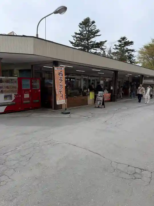 三峯神社の{uncategorized: "未分類", other: "その他", undefined: "問題あり", building: "その他建物", grave: "お墓", sacred_gate: "鳥居", guardian: "狛犬", statue: "像", buddha: "仏像", history: "歴史", nature: "自然", garden: "庭園", animal: "動物", pagoda: "塔", temizu: "手水舎", mountain_gate: "山門・神門", sanctuary: "本殿・本堂", subordinate: "末社・摂社", art: "芸術", scenery: "景色", jizo: "地蔵", ema: "絵馬", goshuin: "御朱印", omikuji: "おみくじ", items: "授与品その他", amulet: "お守り", goshuincho: "御朱印帳", eats: "食事", festival: "お祭り", votive_dance: "神楽", shichigosan: "七五三参", wedding: "結婚式", experience: "体験その他", initially: "初詣", around: "周辺", anti_infection: "感染症対策"}