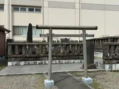 小松川神社の{uncategorized: "未分類", other: "その他", undefined: "問題あり", building: "その他建物", grave: "お墓", sacred_gate: "鳥居", guardian: "狛犬", statue: "像", buddha: "仏像", history: "歴史", nature: "自然", garden: "庭園", animal: "動物", pagoda: "塔", temizu: "手水舎", mountain_gate: "山門・神門", sanctuary: "本殿・本堂", subordinate: "末社・摂社", art: "芸術", scenery: "景色", jizo: "地蔵", ema: "絵馬", goshuin: "御朱印", omikuji: "おみくじ", items: "授与品その他", amulet: "お守り", goshuincho: "御朱印帳", eats: "食事", festival: "お祭り", votive_dance: "神楽", shichigosan: "七五三参", wedding: "結婚式", experience: "体験その他", initially: "初詣", around: "周辺", anti_infection: "感染症対策"}