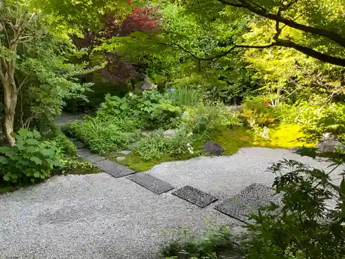 慈受院門跡の庭園