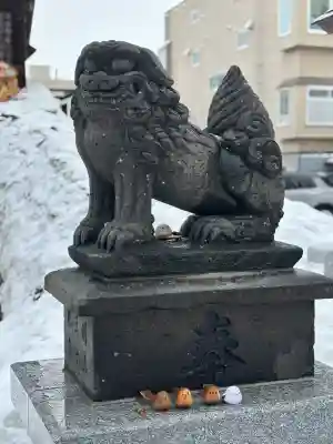 札幌諏訪神社の{uncategorized: "未分類", other: "その他", undefined: "問題あり", building: "その他建物", grave: "お墓", sacred_gate: "鳥居", guardian: "狛犬", statue: "像", buddha: "仏像", history: "歴史", nature: "自然", garden: "庭園", animal: "動物", pagoda: "塔", temizu: "手水舎", mountain_gate: "山門・神門", sanctuary: "本殿・本堂", subordinate: "末社・摂社", art: "芸術", scenery: "景色", jizo: "地蔵", ema: "絵馬", goshuin: "御朱印", omikuji: "おみくじ", items: "授与品その他", amulet: "お守り", goshuincho: "御朱印帳", eats: "食事", festival: "お祭り", votive_dance: "神楽", shichigosan: "七五三参", wedding: "結婚式", experience: "体験その他", initially: "初詣", around: "周辺", anti_infection: "感染症対策"}