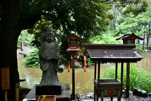 平塚八幡宮の像