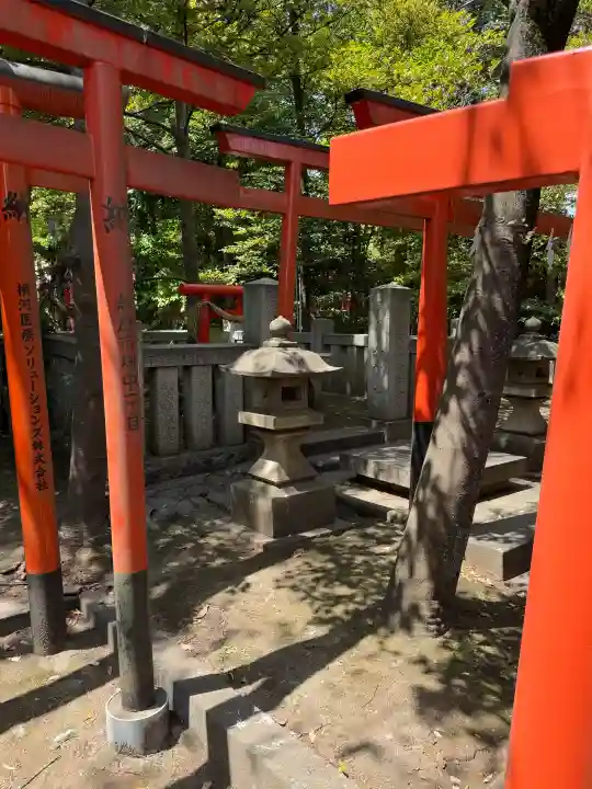東伏見稲荷神社の{uncategorized: "未分類", other: "その他", undefined: "問題あり", building: "その他建物", grave: "お墓", sacred_gate: "鳥居", guardian: "狛犬", statue: "像", buddha: "仏像", history: "歴史", nature: "自然", garden: "庭園", animal: "動物", pagoda: "塔", temizu: "手水舎", mountain_gate: "山門・神門", sanctuary: "本殿・本堂", subordinate: "末社・摂社", art: "芸術", scenery: "景色", jizo: "地蔵", ema: "絵馬", goshuin: "御朱印", omikuji: "おみくじ", items: "授与品その他", amulet: "お守り", goshuincho: "御朱印帳", eats: "食事", festival: "お祭り", votive_dance: "神楽", shichigosan: "七五三参", wedding: "結婚式", experience: "体験その他", initially: "初詣", around: "周辺", anti_infection: "感染症対策"}