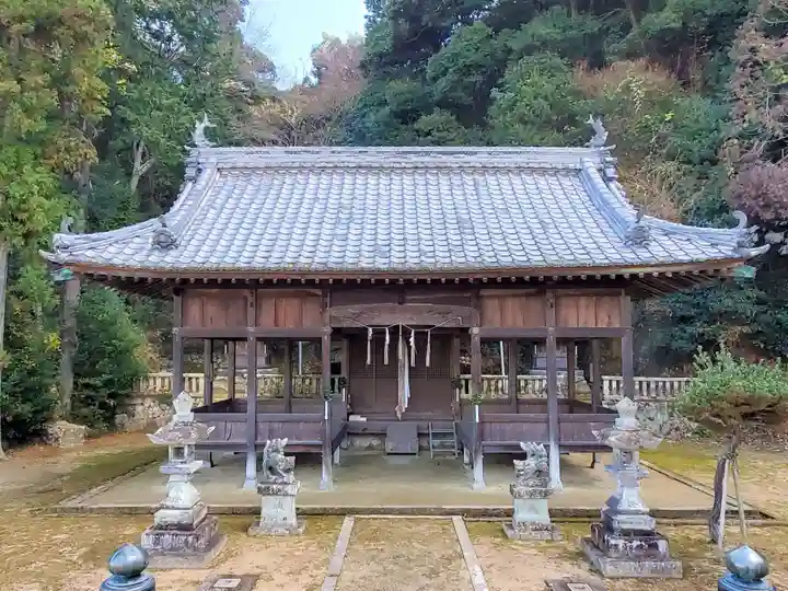 犬次神社の本殿・本堂