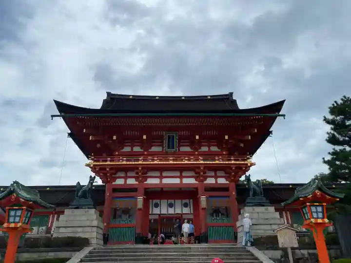 伏見稲荷大社の{uncategorized: "未分類", other: "その他", undefined: "問題あり", building: "その他建物", grave: "お墓", sacred_gate: "鳥居", guardian: "狛犬", statue: "像", buddha: "仏像", history: "歴史", nature: "自然", garden: "庭園", animal: "動物", pagoda: "塔", temizu: "手水舎", mountain_gate: "山門・神門", sanctuary: "本殿・本堂", subordinate: "末社・摂社", art: "芸術", scenery: "景色", jizo: "地蔵", ema: "絵馬", goshuin: "御朱印", omikuji: "おみくじ", items: "授与品その他", amulet: "お守り", goshuincho: "御朱印帳", eats: "食事", festival: "お祭り", votive_dance: "神楽", shichigosan: "七五三参", wedding: "結婚式", experience: "体験その他", initially: "初詣", around: "周辺", anti_infection: "感染症対策"}
