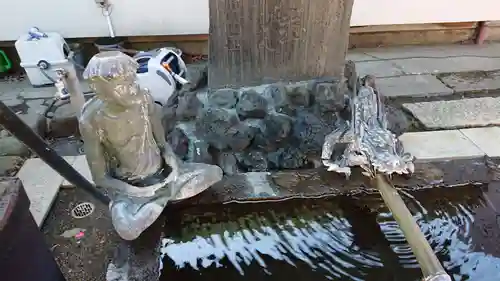 品川神社の手水舎