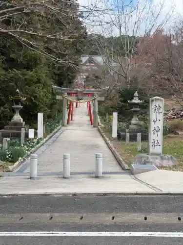 鏡山稲荷神社の{uncategorized: "未分類", other: "その他", undefined: "問題あり", building: "その他建物", grave: "お墓", sacred_gate: "鳥居", guardian: "狛犬", statue: "像", buddha: "仏像", history: "歴史", nature: "自然", garden: "庭園", animal: "動物", pagoda: "塔", temizu: "手水舎", mountain_gate: "山門・神門", sanctuary: "本殿・本堂", subordinate: "末社・摂社", art: "芸術", scenery: "景色", jizo: "地蔵", ema: "絵馬", goshuin: "御朱印", omikuji: "おみくじ", items: "授与品その他", amulet: "お守り", goshuincho: "御朱印帳", eats: "食事", festival: "お祭り", votive_dance: "神楽", shichigosan: "七五三参", wedding: "結婚式", experience: "体験その他", initially: "初詣", around: "周辺", anti_infection: "感染症対策"}