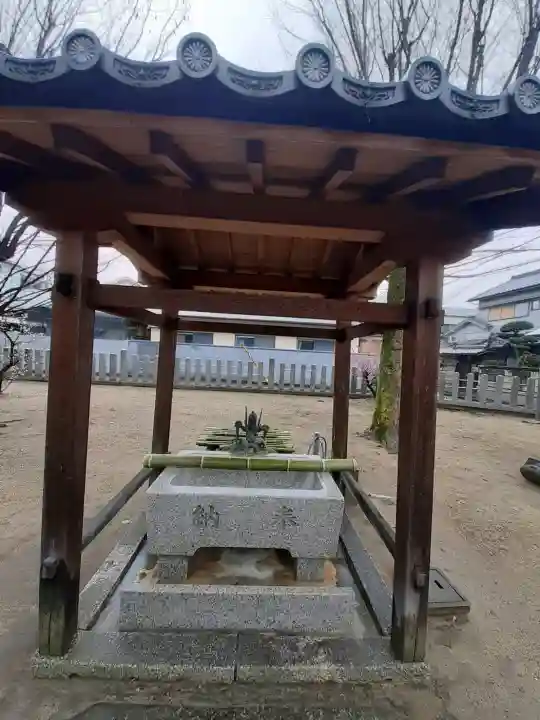 志貴縣主神社の{uncategorized: "未分類", other: "その他", undefined: "問題あり", building: "その他建物", grave: "お墓", sacred_gate: "鳥居", guardian: "狛犬", statue: "像", buddha: "仏像", history: "歴史", nature: "自然", garden: "庭園", animal: "動物", pagoda: "塔", temizu: "手水舎", mountain_gate: "山門・神門", sanctuary: "本殿・本堂", subordinate: "末社・摂社", art: "芸術", scenery: "景色", jizo: "地蔵", ema: "絵馬", goshuin: "御朱印", omikuji: "おみくじ", items: "授与品その他", amulet: "お守り", goshuincho: "御朱印帳", eats: "食事", festival: "お祭り", votive_dance: "神楽", shichigosan: "七五三参", wedding: "結婚式", experience: "体験その他", initially: "初詣", around: "周辺", anti_infection: "感染症対策"}