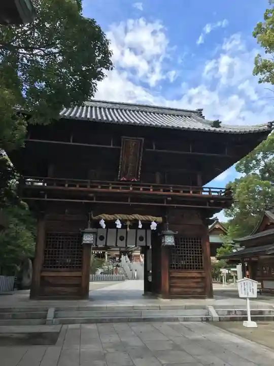 伊豫豆比古命神社の山門・神門