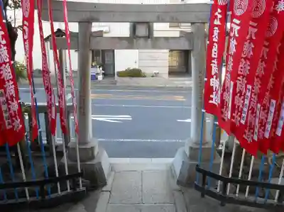 元徳稲荷神社の鳥居