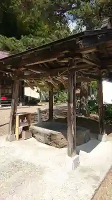 紫神社の手水舎