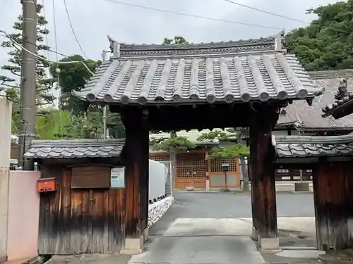 頭護山 如意寺の山門・神門