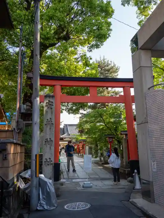 安井金比羅宮の{uncategorized: "未分類", other: "その他", undefined: "問題あり", building: "その他建物", grave: "お墓", sacred_gate: "鳥居", guardian: "狛犬", statue: "像", buddha: "仏像", history: "歴史", nature: "自然", garden: "庭園", animal: "動物", pagoda: "塔", temizu: "手水舎", mountain_gate: "山門・神門", sanctuary: "本殿・本堂", subordinate: "末社・摂社", art: "芸術", scenery: "景色", jizo: "地蔵", ema: "絵馬", goshuin: "御朱印", omikuji: "おみくじ", items: "授与品その他", amulet: "お守り", goshuincho: "御朱印帳", eats: "食事", festival: "お祭り", votive_dance: "神楽", shichigosan: "七五三参", wedding: "結婚式", experience: "体験その他", initially: "初詣", around: "周辺", anti_infection: "感染症対策"}