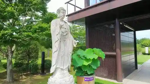 東本願寺本廟 牛久浄苑（牛久大仏）の仏像