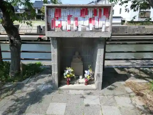 塚と橋地蔵の地蔵