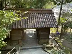 天津神社の山門