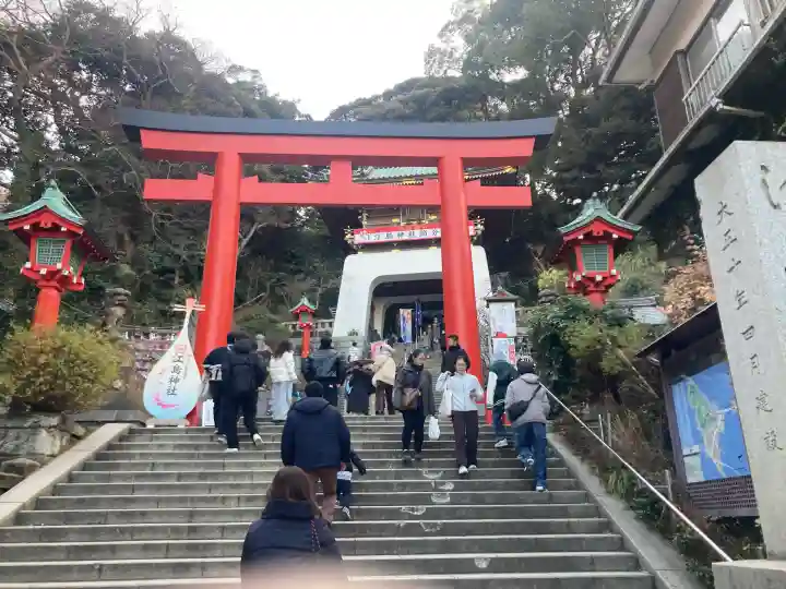 江島神社の{uncategorized: "未分類", other: "その他", undefined: "問題あり", building: "その他建物", grave: "お墓", sacred_gate: "鳥居", guardian: "狛犬", statue: "像", buddha: "仏像", history: "歴史", nature: "自然", garden: "庭園", animal: "動物", pagoda: "塔", temizu: "手水舎", mountain_gate: "山門・神門", sanctuary: "本殿・本堂", subordinate: "末社・摂社", art: "芸術", scenery: "景色", jizo: "地蔵", ema: "絵馬", goshuin: "御朱印", omikuji: "おみくじ", items: "授与品その他", amulet: "お守り", goshuincho: "御朱印帳", eats: "食事", festival: "お祭り", votive_dance: "神楽", shichigosan: "七五三参", wedding: "結婚式", experience: "体験その他", initially: "初詣", around: "周辺", anti_infection: "感染症対策"}