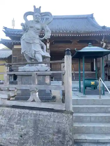 孝性寺の像