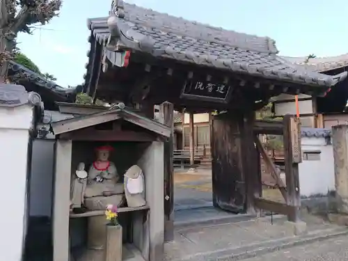 蓮馨寺の山門