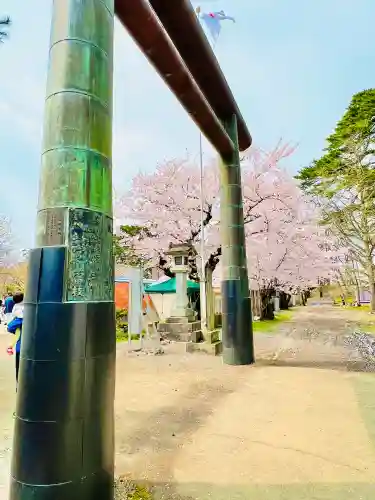 青森縣護國神社の{uncategorized: "未分類", other: "その他", undefined: "問題あり", building: "その他建物", grave: "お墓", sacred_gate: "鳥居", guardian: "狛犬", statue: "像", buddha: "仏像", history: "歴史", nature: "自然", garden: "庭園", animal: "動物", pagoda: "塔", temizu: "手水舎", mountain_gate: "山門・神門", sanctuary: "本殿・本堂", subordinate: "末社・摂社", art: "芸術", scenery: "景色", jizo: "地蔵", ema: "絵馬", goshuin: "御朱印", omikuji: "おみくじ", items: "授与品その他", amulet: "お守り", goshuincho: "御朱印帳", eats: "食事", festival: "お祭り", votive_dance: "神楽", shichigosan: "七五三参", wedding: "結婚式", experience: "体験その他", initially: "初詣", around: "周辺", anti_infection: "感染症対策"}