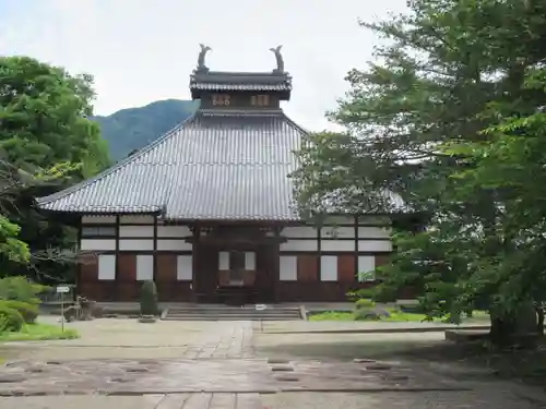 長國寺の本殿