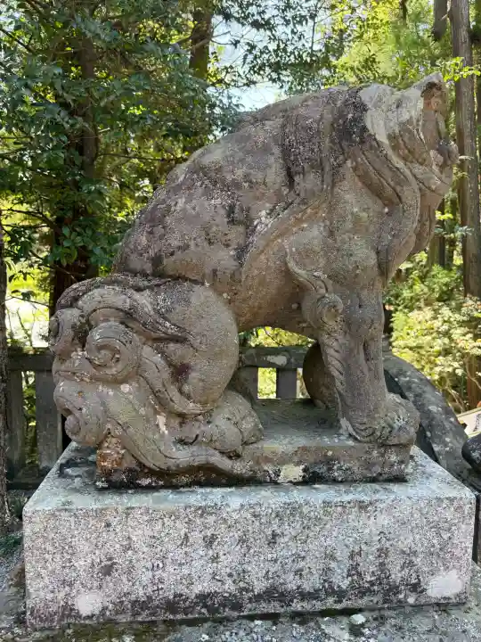 宝登山神社の{uncategorized: "未分類", other: "その他", undefined: "問題あり", building: "その他建物", grave: "お墓", sacred_gate: "鳥居", guardian: "狛犬", statue: "像", buddha: "仏像", history: "歴史", nature: "自然", garden: "庭園", animal: "動物", pagoda: "塔", temizu: "手水舎", mountain_gate: "山門・神門", sanctuary: "本殿・本堂", subordinate: "末社・摂社", art: "芸術", scenery: "景色", jizo: "地蔵", ema: "絵馬", goshuin: "御朱印", omikuji: "おみくじ", items: "授与品その他", amulet: "お守り", goshuincho: "御朱印帳", eats: "食事", festival: "お祭り", votive_dance: "神楽", shichigosan: "七五三参", wedding: "結婚式", experience: "体験その他", initially: "初詣", around: "周辺", anti_infection: "感染症対策"}
