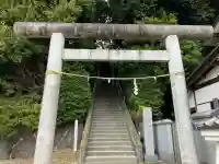 須賀神社の{uncategorized: "未分類", other: "その他", undefined: "問題あり", building: "その他建物", grave: "お墓", sacred_gate: "鳥居", guardian: "狛犬", statue: "像", buddha: "仏像", history: "歴史", nature: "自然", garden: "庭園", animal: "動物", pagoda: "塔", temizu: "手水舎", mountain_gate: "山門・神門", sanctuary: "本殿・本堂", subordinate: "末社・摂社", art: "芸術", scenery: "景色", jizo: "地蔵", ema: "絵馬", goshuin: "御朱印", omikuji: "おみくじ", items: "授与品その他", amulet: "お守り", goshuincho: "御朱印帳", eats: "食事", festival: "お祭り", votive_dance: "神楽", shichigosan: "七五三参", wedding: "結婚式", experience: "体験その他", initially: "初詣", around: "周辺", anti_infection: "感染症対策"}