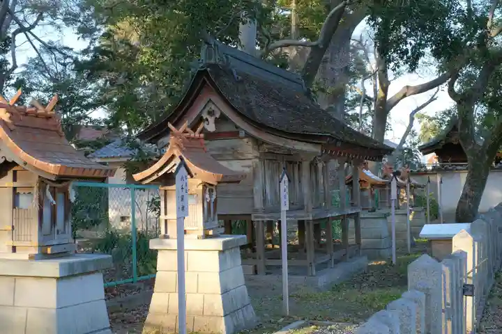 泉穴師神社の末社・摂社