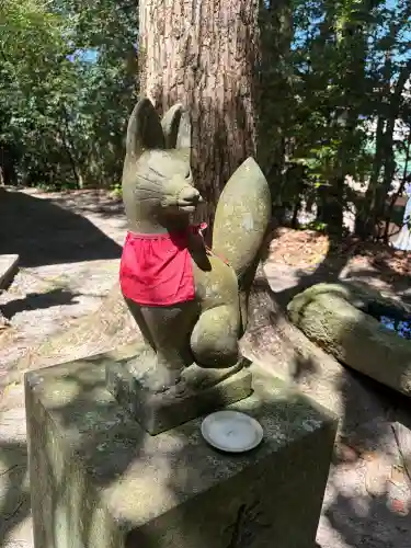 稲荷神社の{uncategorized: "未分類", other: "その他", undefined: "問題あり", building: "その他建物", grave: "お墓", sacred_gate: "鳥居", guardian: "狛犬", statue: "像", buddha: "仏像", history: "歴史", nature: "自然", garden: "庭園", animal: "動物", pagoda: "塔", temizu: "手水舎", mountain_gate: "山門・神門", sanctuary: "本殿・本堂", subordinate: "末社・摂社", art: "芸術", scenery: "景色", jizo: "地蔵", ema: "絵馬", goshuin: "御朱印", omikuji: "おみくじ", items: "授与品その他", amulet: "お守り", goshuincho: "御朱印帳", eats: "食事", festival: "お祭り", votive_dance: "神楽", shichigosan: "七五三参", wedding: "結婚式", experience: "体験その他", initially: "初詣", around: "周辺", anti_infection: "感染症対策"}