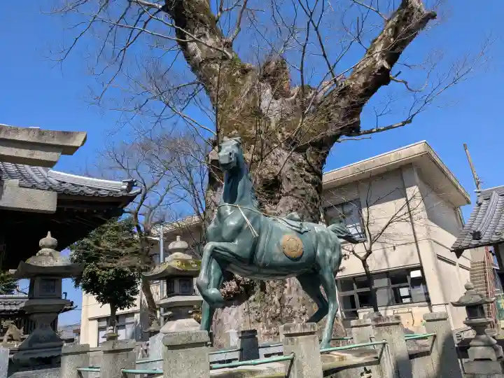 長岡神社の{uncategorized: "未分類", other: "その他", undefined: "問題あり", building: "その他建物", grave: "お墓", sacred_gate: "鳥居", guardian: "狛犬", statue: "像", buddha: "仏像", history: "歴史", nature: "自然", garden: "庭園", animal: "動物", pagoda: "塔", temizu: "手水舎", mountain_gate: "山門・神門", sanctuary: "本殿・本堂", subordinate: "末社・摂社", art: "芸術", scenery: "景色", jizo: "地蔵", ema: "絵馬", goshuin: "御朱印", omikuji: "おみくじ", items: "授与品その他", amulet: "お守り", goshuincho: "御朱印帳", eats: "食事", festival: "お祭り", votive_dance: "神楽", shichigosan: "七五三参", wedding: "結婚式", experience: "体験その他", initially: "初詣", around: "周辺", anti_infection: "感染症対策"}