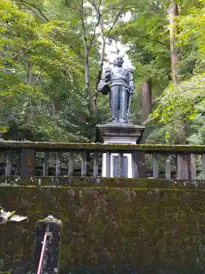秩父御嶽神社の像