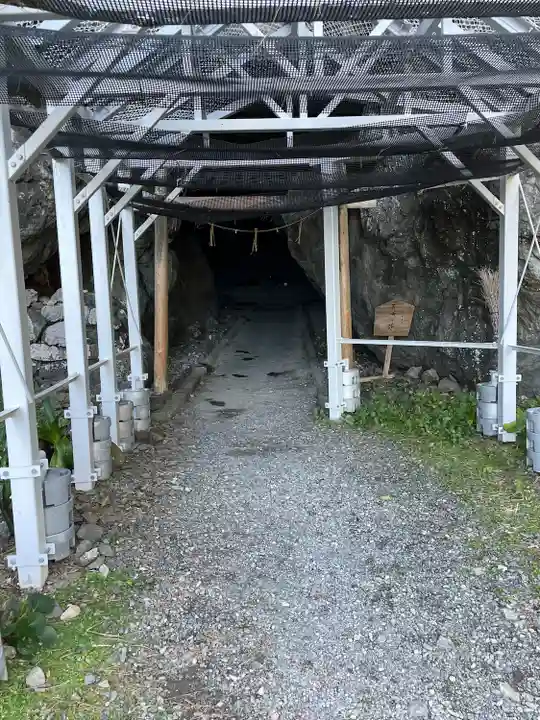 御厨人窟・神明窟(高知県)